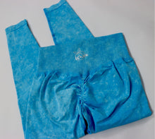 Load image into Gallery viewer, Sky blue scrunch butt leggings