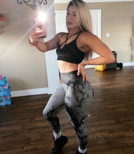 Load image into Gallery viewer, Tie dye scrunch butt leggings