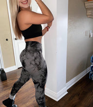 Load image into Gallery viewer, Tie dye scrunch butt leggings