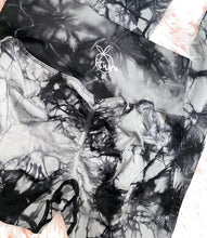 Load image into Gallery viewer, Tie dye scrunch butt leggings