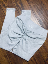 Load image into Gallery viewer, Light grey scrunch butt leggings