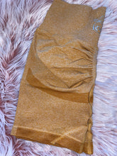 Load image into Gallery viewer, Yellow seamless scrunch butt shorts