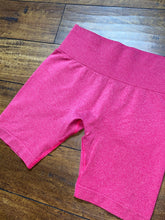 Load image into Gallery viewer, Pink seamless biker shorts