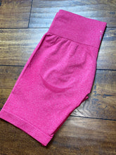 Load image into Gallery viewer, Pink seamless biker shorts