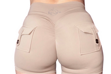 Load image into Gallery viewer, Brown pocket scrunch butt shorts
